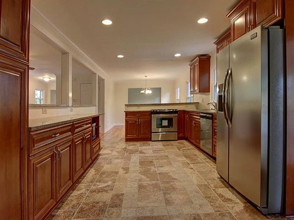 3rd image of 4340 N Park Dr