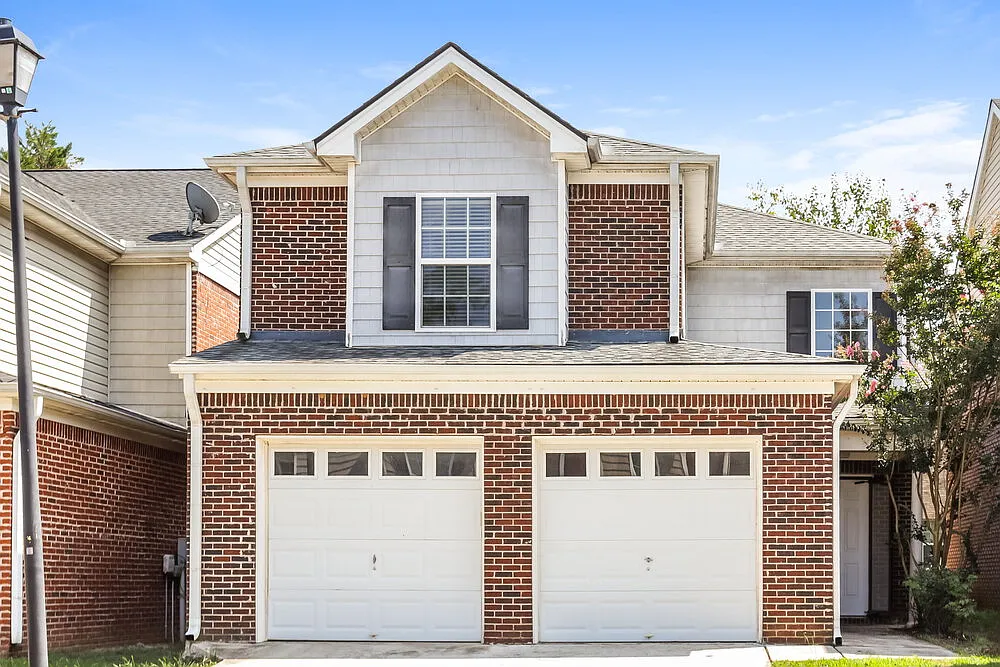 3 bed, 2.5 bath, 1752 sqft, $1,895 — Photo 1