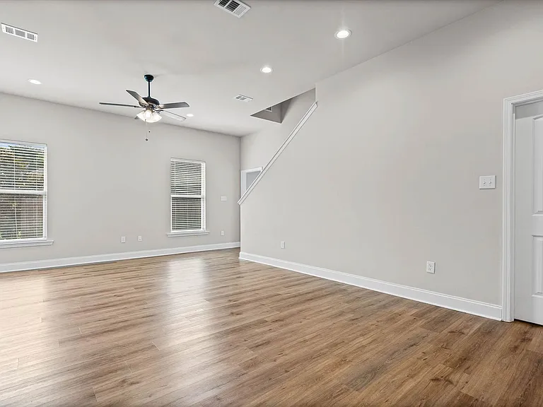 950 Gibson Ct — Photo 3