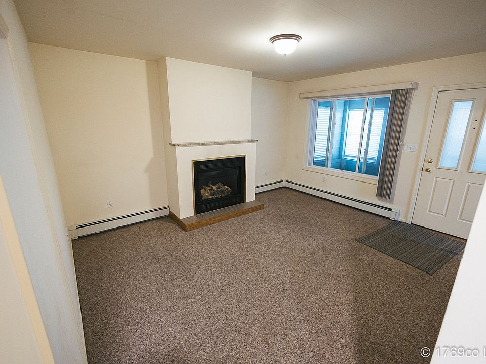 Living room with gas fireplace