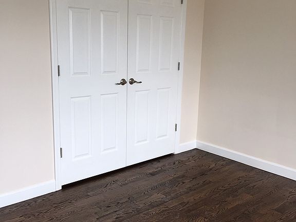 1st Floor Bedroom closet