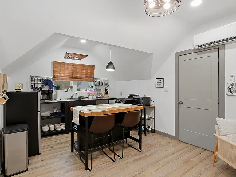 2457 Washington Ave #2 — Photo 3
