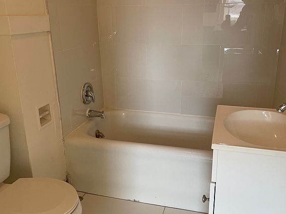 4th image of 39 Jeanette St APT 1