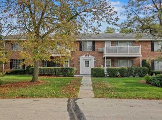 141 Linden Ln, Thiensville, WI 53092