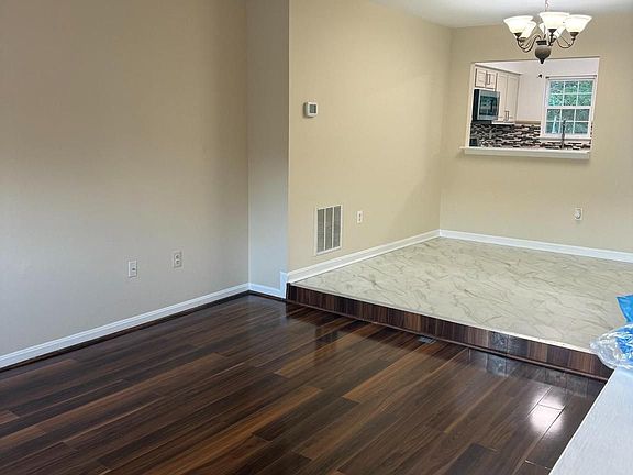 4th image of 18 Hunters Gate Ct