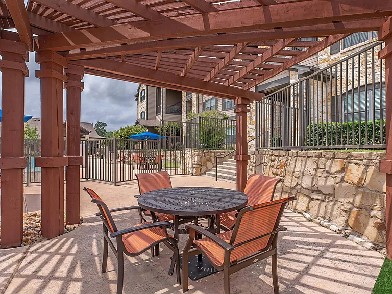 Town Creek Village Apartments — Photo 9