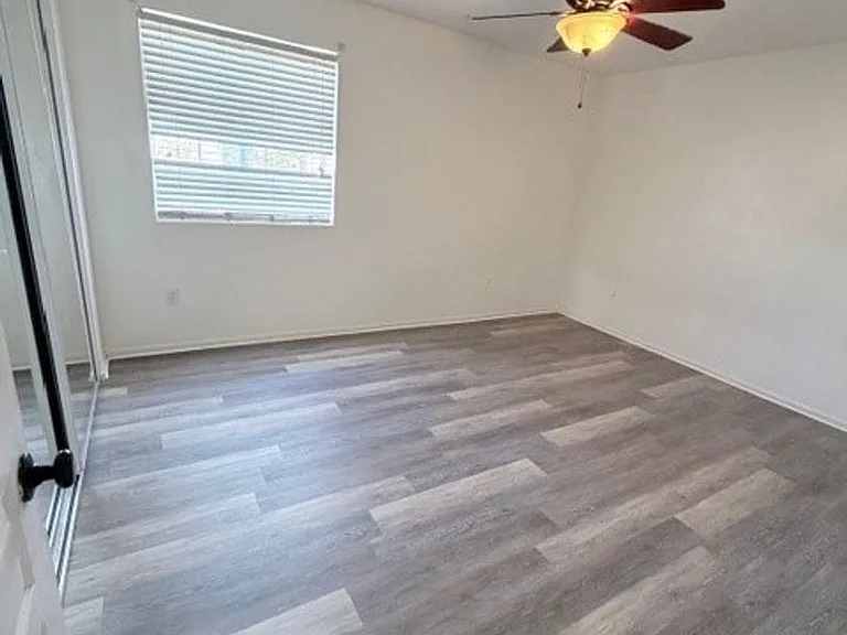 11515 Presidential Rd — Photo 10