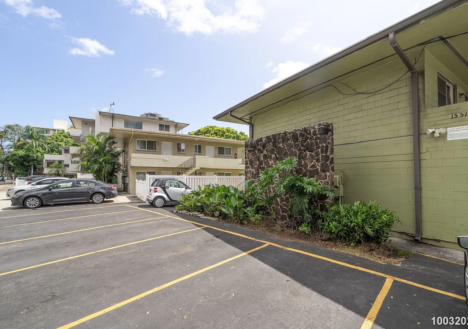 $1,725/Month | 1 Bedroom | 1 Bathroom | No Parking — Photo 1