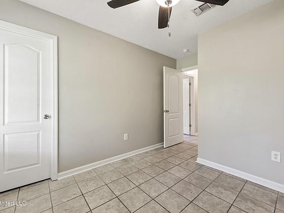 5th image of 126 Valarie Dr