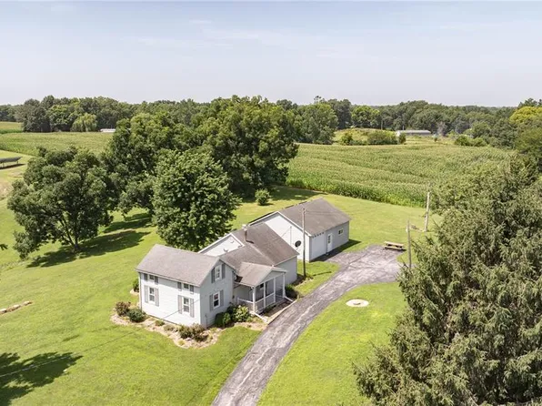 18907 Grange Hall Rd, Brighton, IL 62012