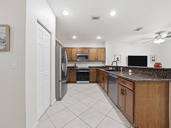 4th image of 3084 N Evergreen Circle