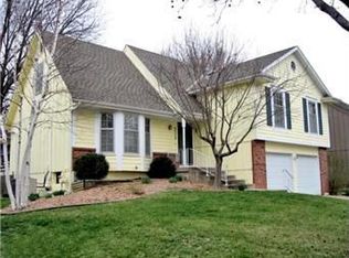 8516 Darnell St, Lenexa, KS 66215