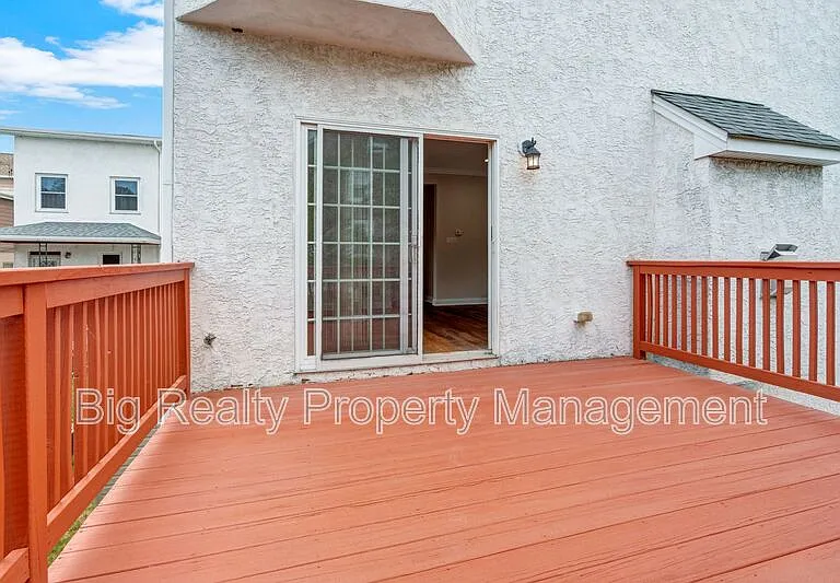 364 Prospect St — Photo 24