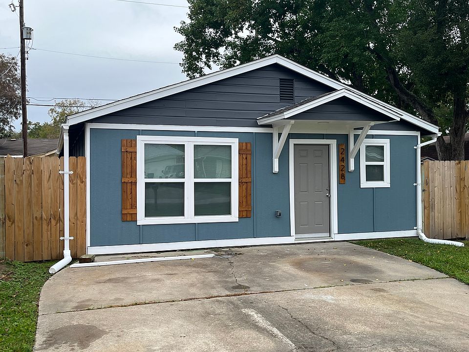 1st image of 2428 33rd Ave N
