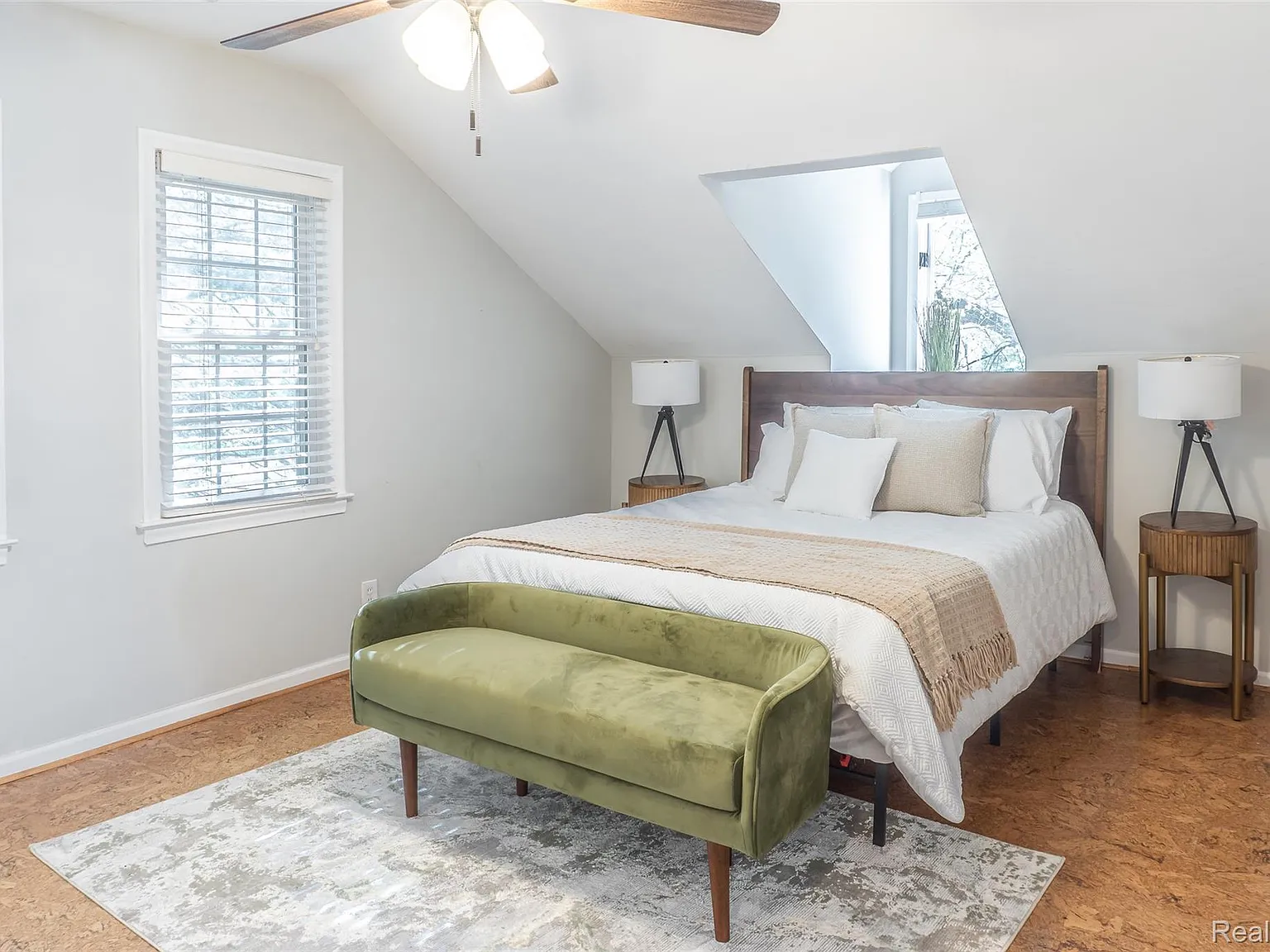 5 bed, 3.5 bath, 2801 sqft, $5,000 — Photo 4