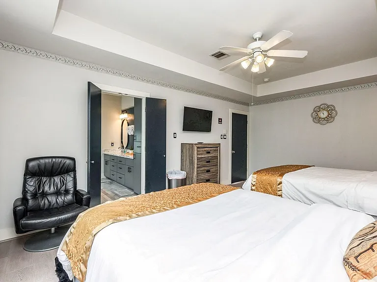 9715 Riddlewood Ln — Photo 23