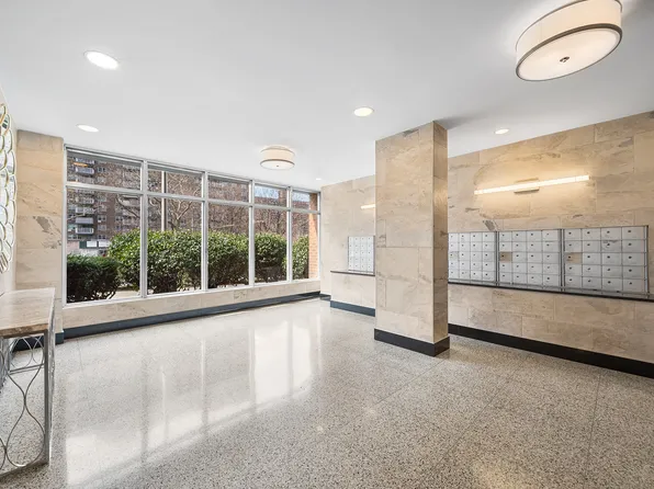 880 Boynton Avenue image 11 of 14