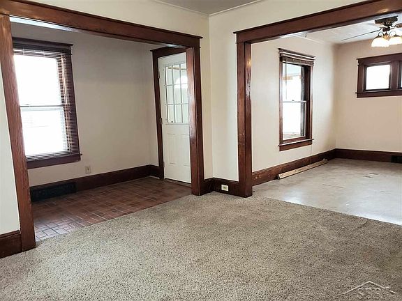 4th image of 333 W Lynn St