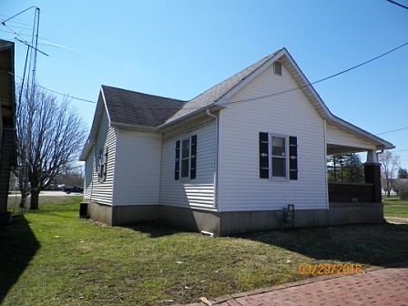 2nd image of 415 E Washington St