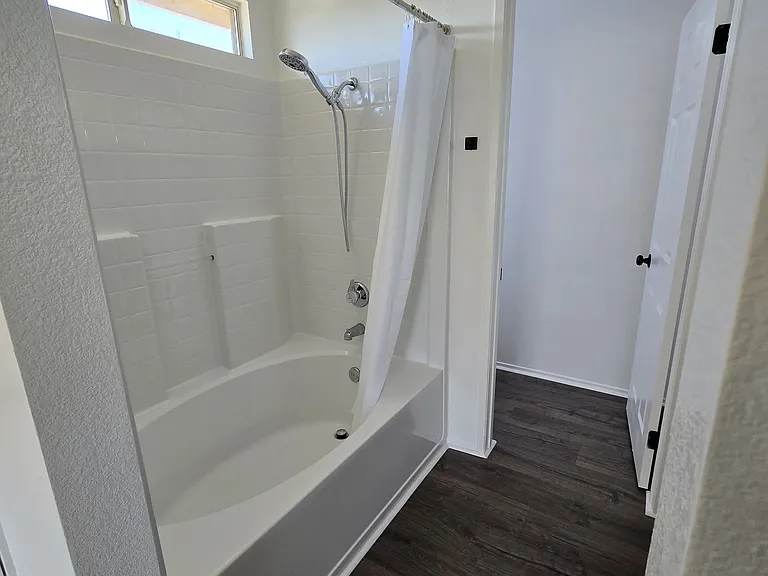 901 Acorn Ln — Photo 17