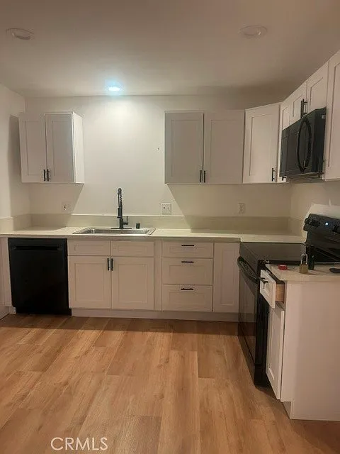 3 bed, 950 sqft, $2,100 — Photo 2