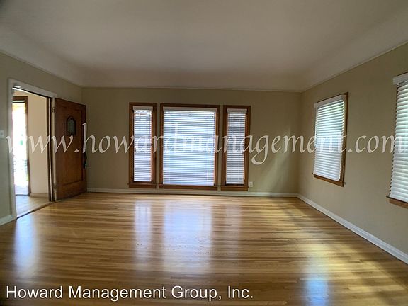 3rd image of 204 S Rexford Dr #3714598