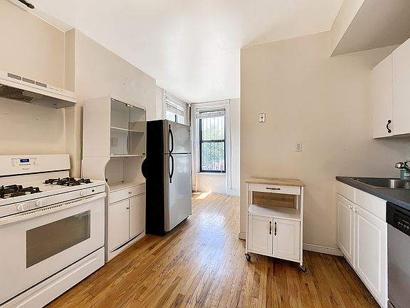 3rd image of 570 Vanderbilt Ave APT 3L