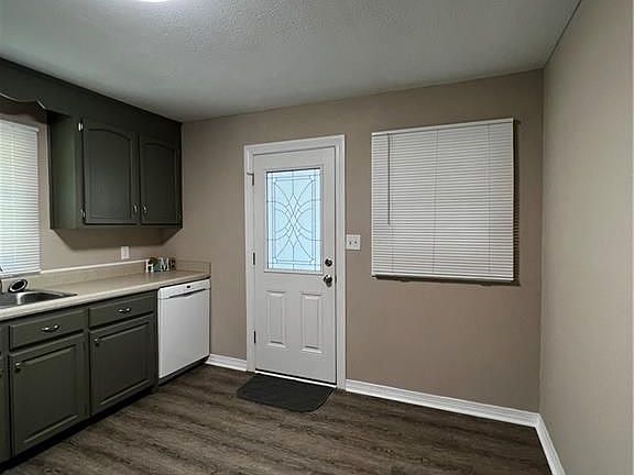 5th image of 602 Cherry St