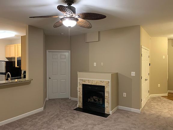 5th image of 42531 Rockrose Sq Unit 302