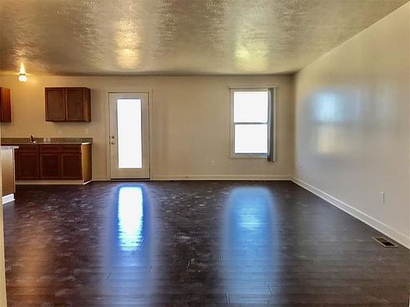 3rd image of 2062 Meadow View Ln