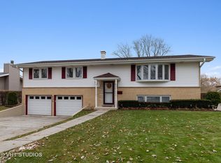 131 N Stratton Ln, Mount Prospect, IL 60056