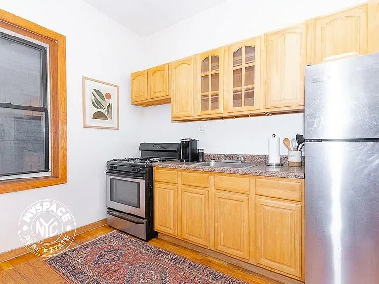126 Graham Ave #2B — Photo 4