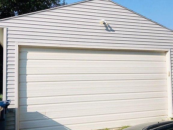 3rd image of 3951 High Meadows Ln
