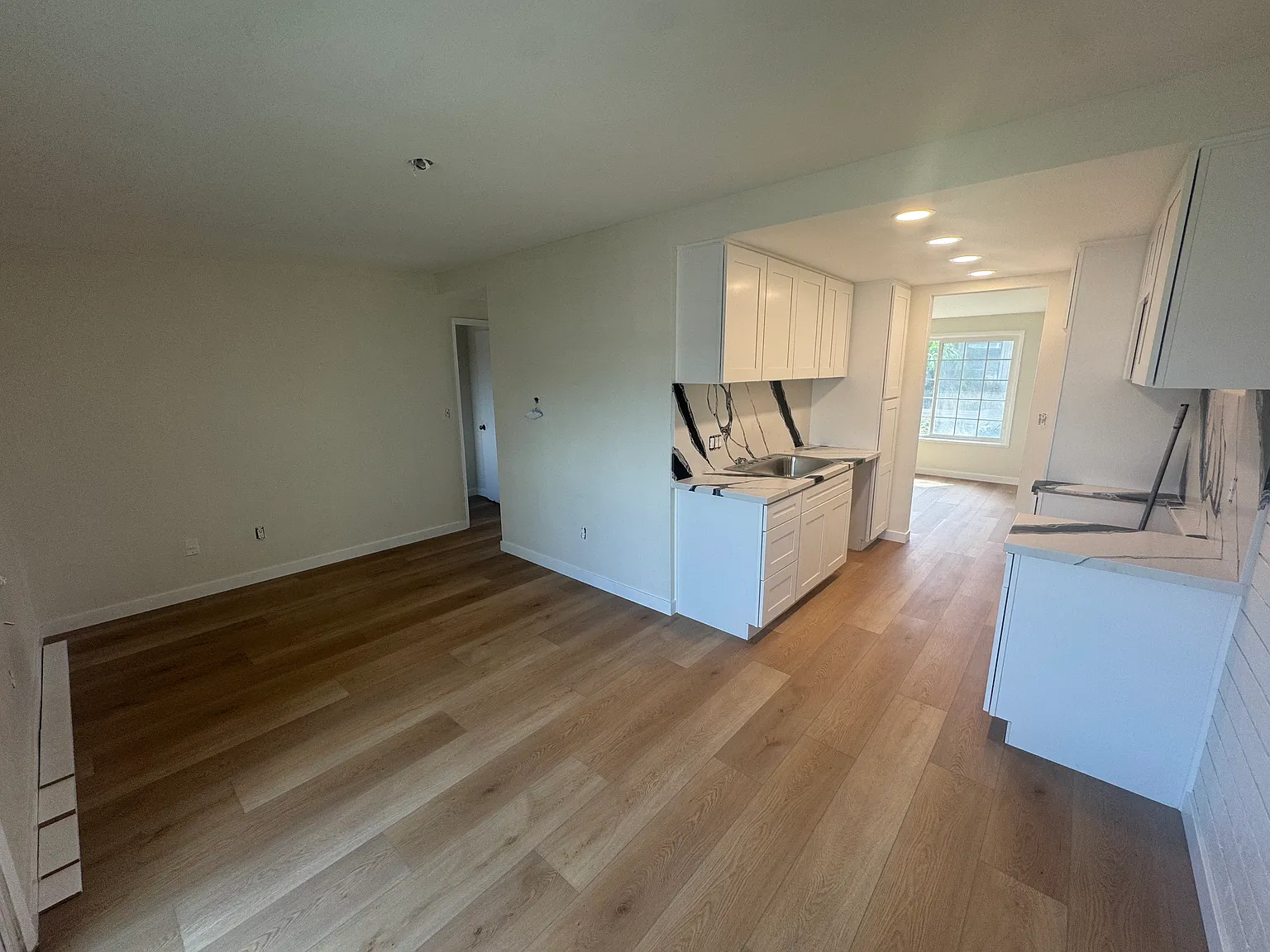 2 bed, 812 sqft, $1,400 — Photo 3