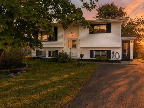 222 Churchill Downs Cir, Lower Sackville, NS B4E 2J7