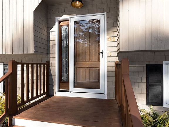 5th image of 32 Olde Farm Rd