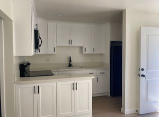 14107 1/2 Calvert St, Van Nuys, CA 91401