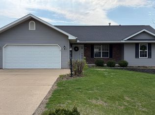 305 Bittersweet Ave, Metamora, IL 61548