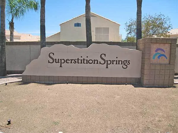 Great 3 Bed 2 Bath Home Located Near Power & Baseline — Photo 1