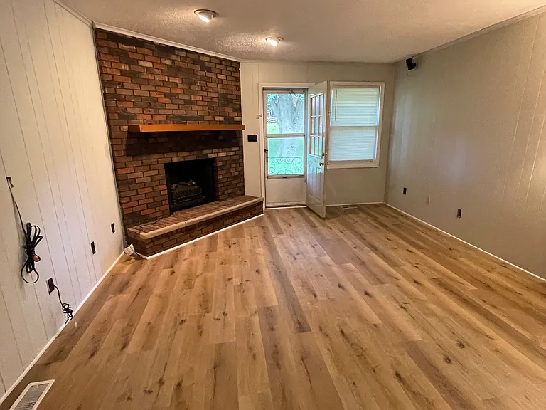 2252 Southeastern Pkwy — Photo 2