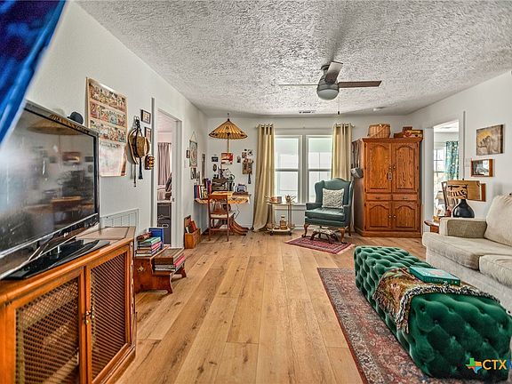 5th image of 305 W Dallas Ave