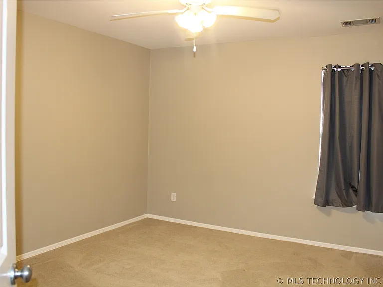 12007 S Cedar Ave — Photo 13