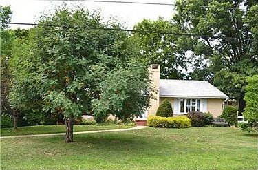 1st image of 46 Windihill Dr