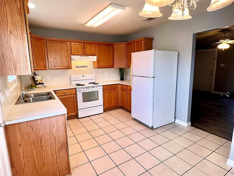 1728 Red Oak Ct — Photo 11