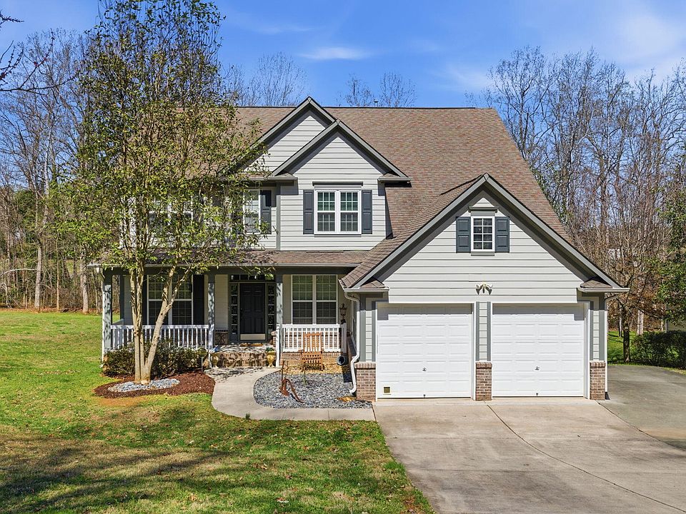 1st image of 104 Woodlawn Dr