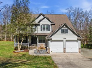 104 Woodlawn Dr, Hillsborough, NC 27278