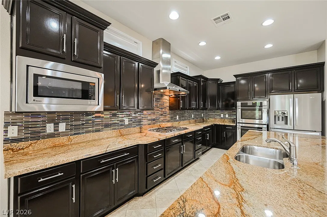 4 bed, 3.5 bath, 4124 sqft, $5,995 — Photo 3