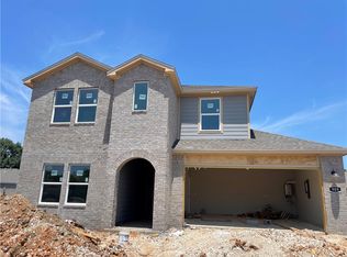 909 W Nursery Rd, Rogers, AR 72758