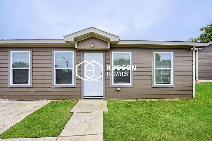 1216 E Powell Ave — Photo 1