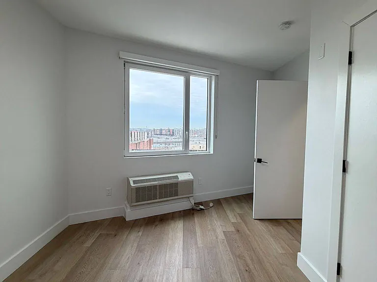 38 Madison St #503A — Photo 7